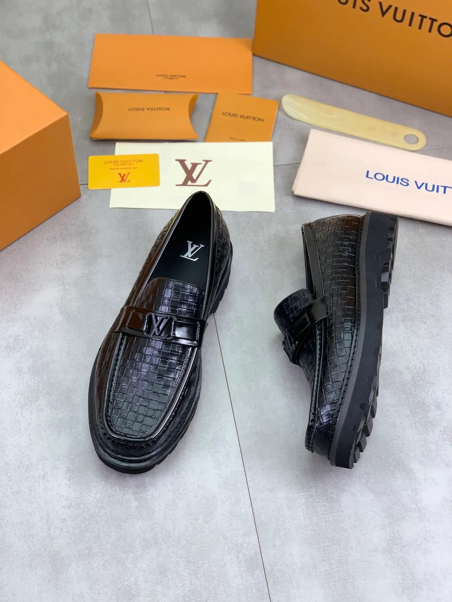 Factory price P820 💎💎💎LOUIS VUITTON [Louis Vuitton] - LV men's business casual leather shoes, luxurious and noble 👞All imported original cowhide, just to create a more comfortable wearing experience, upper: original high-end calfskin ➕Imported soft cowhide lining, original lightweight foam outsole ✔️ Color: 6️⃣colors available Size: 39-44 (38.45 46 can be customized (non-returnable)